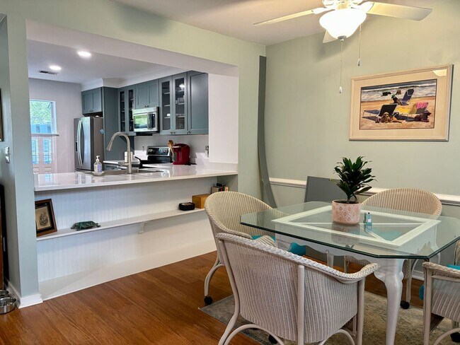 Building Photo - Available 12/16. Beautiful FURNISHED End-Unit Townhome in Central Mt Pleasant!