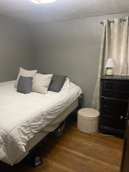 Building Photo - 2245 S Braddock Ave