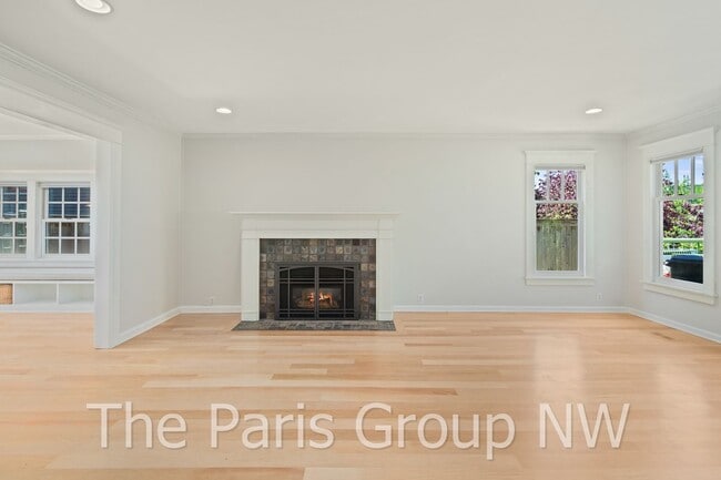 Building Photo - Exceptional Green Lake 3BR * Gorgeous In &...