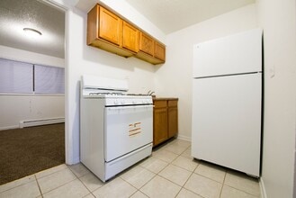 Building Photo - 7916 S Drexel