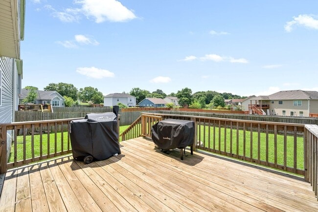 Building Photo - Spacious 4-Bedroom Home with Modern Upgrad...