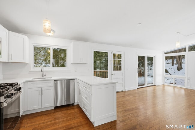 Building Photo - 4 Split Timber Pl