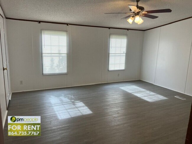 Building Photo - 3/2 Easley Home in Great Location! Easy access to 123, 153, and 85!