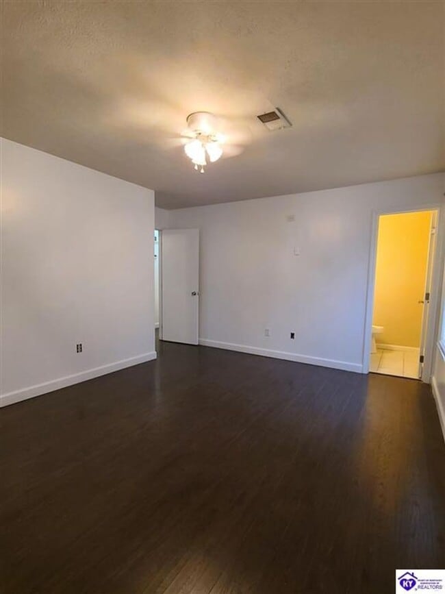 Building Photo - 1506 W Elm Rd