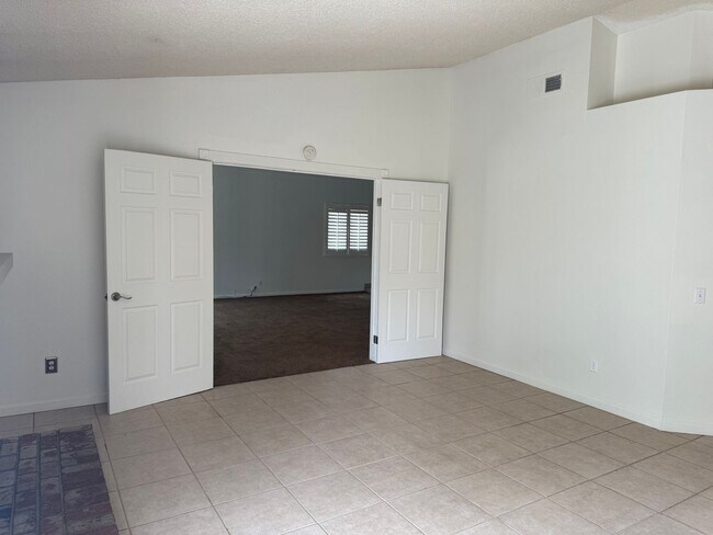 Building Photo - Hesperia Home, 3 Bedroom's, 2 Bathrooms, New paint, New Carpet,