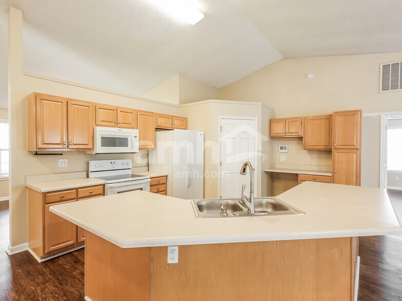 Building Photo - 100 Kingfisher Dr