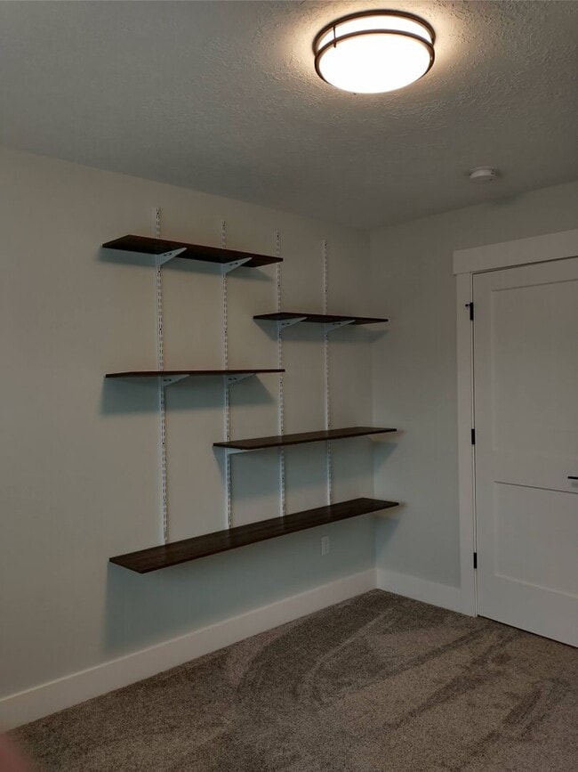 Building Photo - Welcome to this Beautiful Property in Keizer