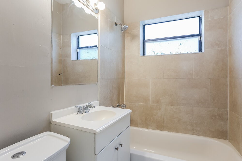 Building Photo - 550 NW 29th Terrace