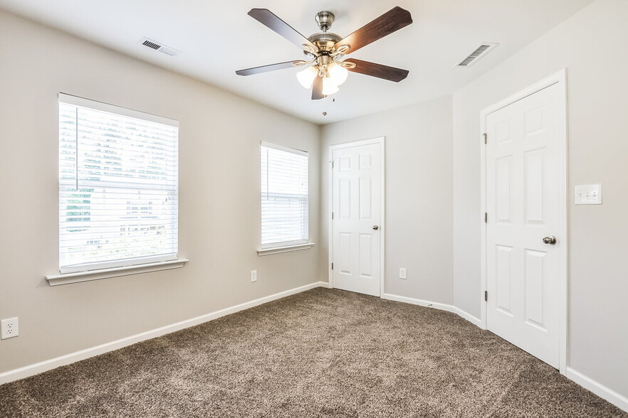 Building Photo - 2017 Sterling Hill Dr