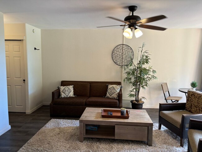 Building Photo - Furnished 2 bedroom/1 bath condo available...