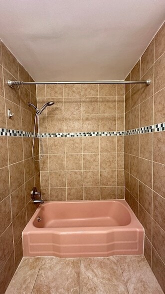 Building Photo - 2745 W Berwyn Ave