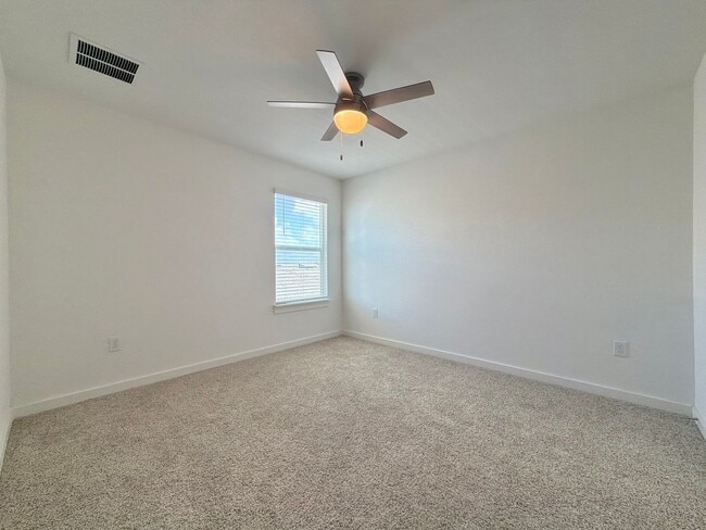 Building Photo - 2901 Louris Ln