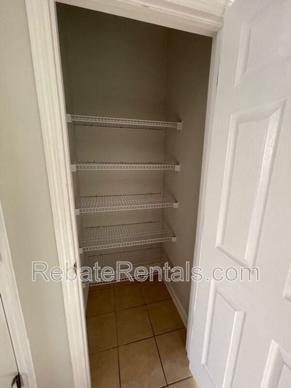 Building Photo - 13026 Sunset Lake Dr