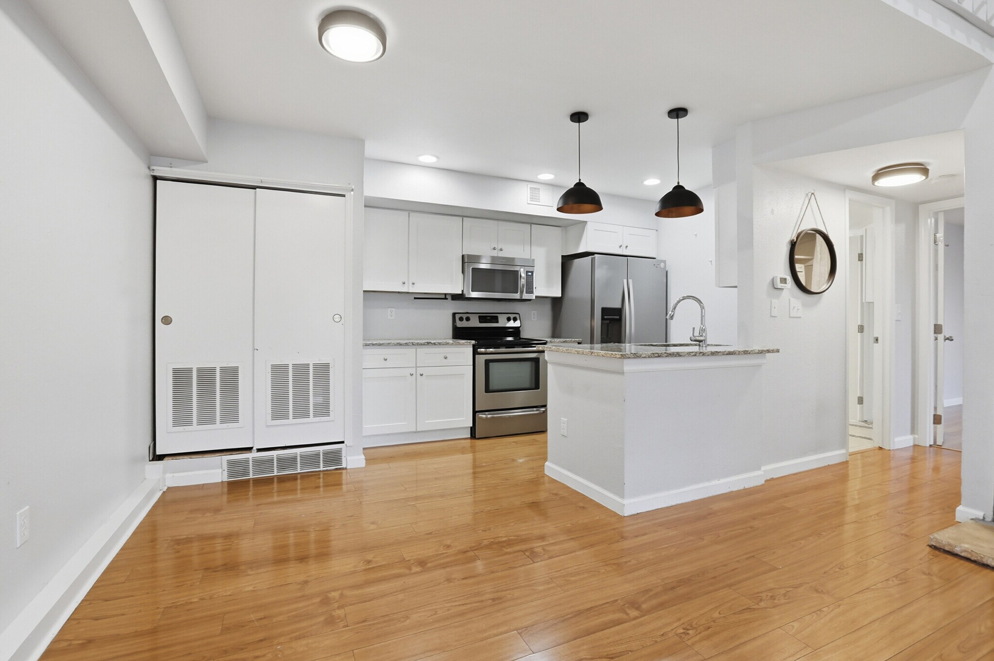 Building Photo - 8327 S Upham Way