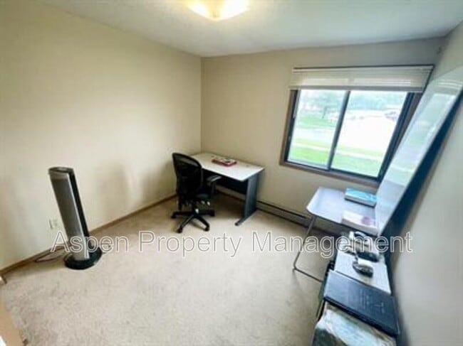 Building Photo - 806 Benton Dr