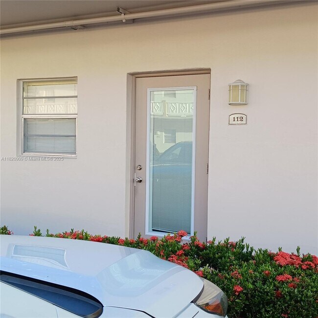 Building Photo - 5181 W Oakland Park Blvd