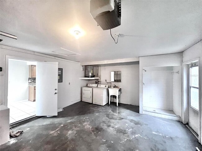 Building Photo - 7204 Isle Dr