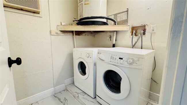 Building Photo - 3145 Munson St