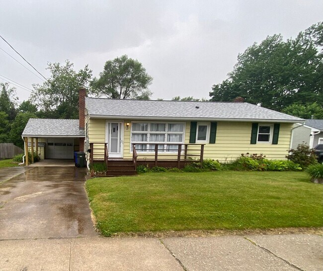 Building Photo - 2 Bedroom Home in Burlington VT Available ...