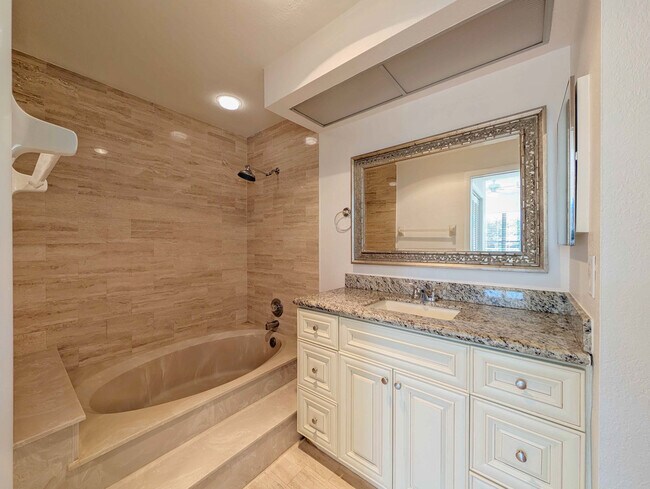 Building Photo - 7535 La Paz Blvd