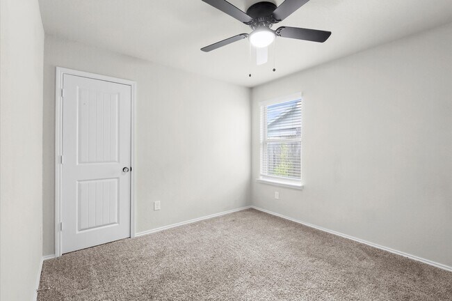 Building Photo - 8207 Amaryllis Ct