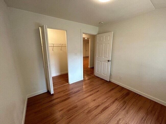 Building Photo - MOVE IN SPECIAL $500 OFF at Move In!   4BD/2BA Duplex