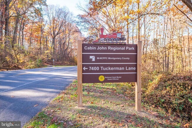 Building Photo - 11382 Emerald Park Rd