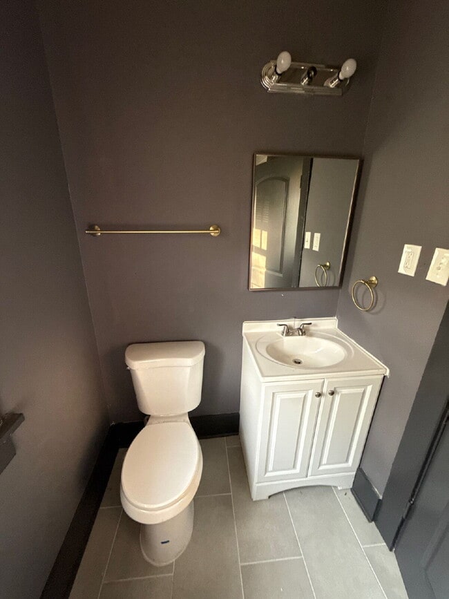 Building Photo - Affordable Co-Living Units (1–4 Rooms Available) Near Central Memphis