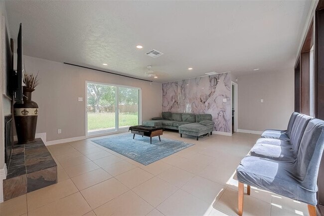 Building Photo - 14330 Templar Ln