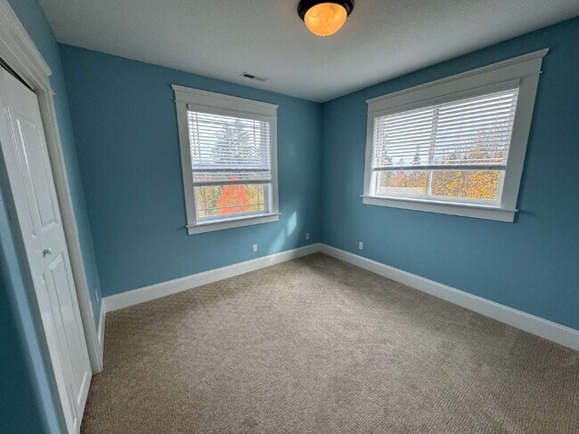 Building Photo - Milwaukie 4-Bedroom Home on Corner Lot, Sp...