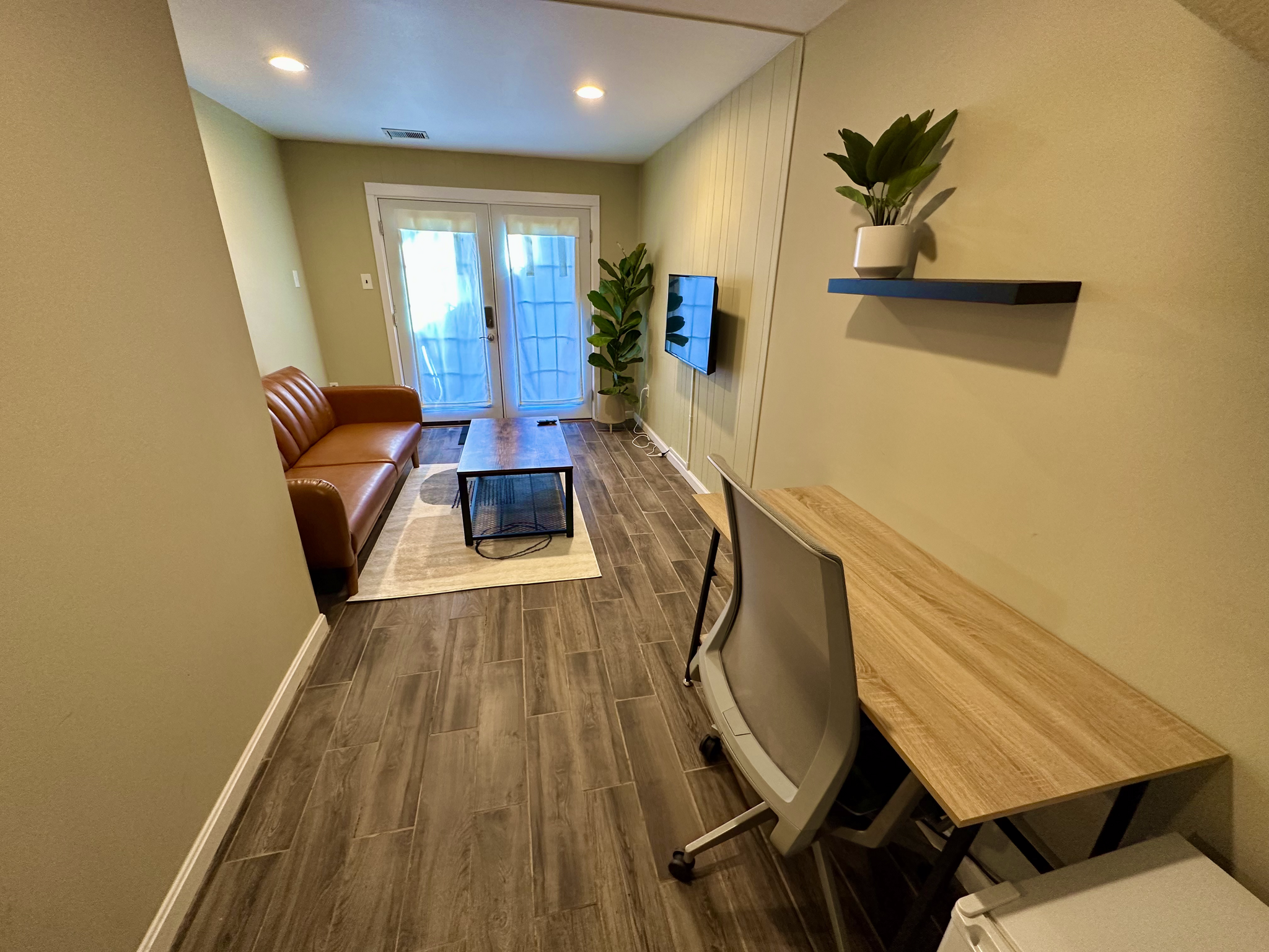 Desk provided - 3962 Wilcoxson Dr