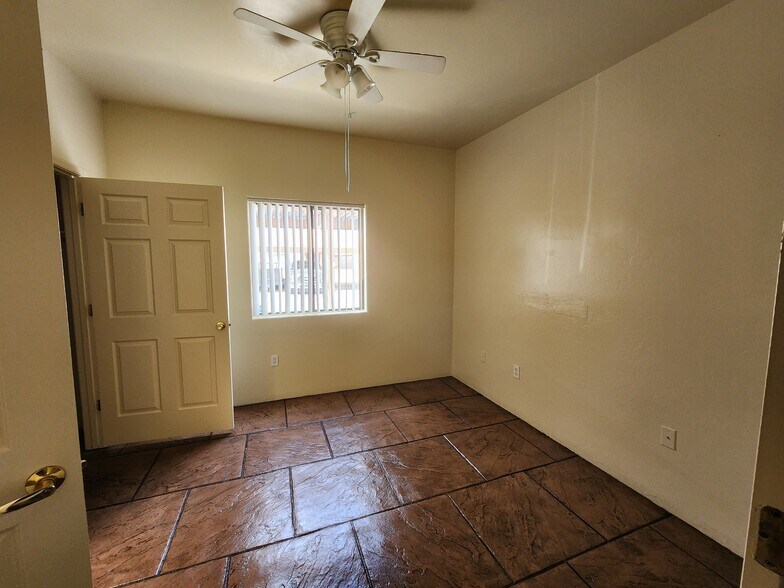 Building Photo - 3118 E Blacklidge Dr
