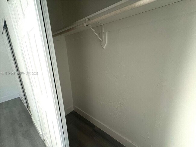 Building Photo - 720 NW 27th Ct