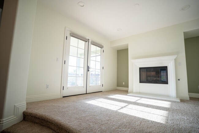 Building Photo - Exceptional estate Located In the highly desirable College Park Community.