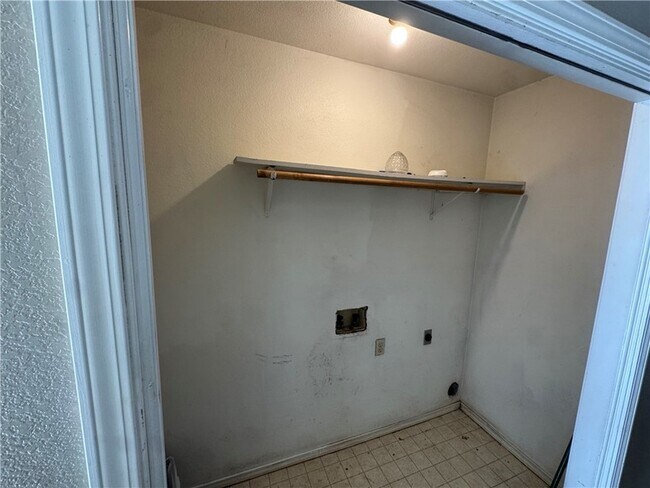 Building Photo - 4133 Nightingale Ln