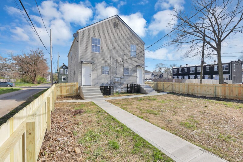 Building Photo - 1359-1361-1361 Kent St