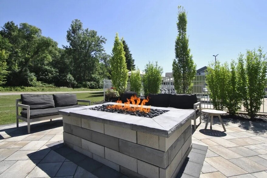 Primary Photo - Hunters Ridge Apartments & Townhomes