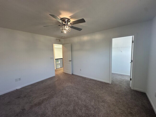 Building Photo - 10520 Vista View Dr