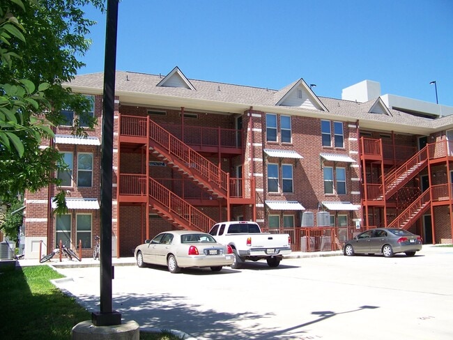 Building Photo - 300 Spruce St