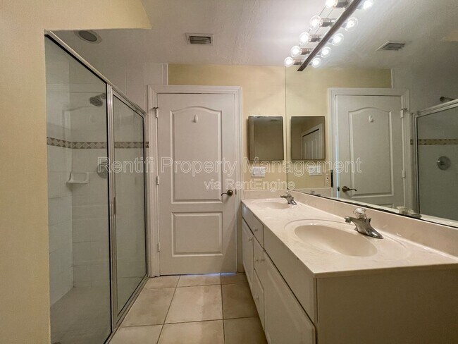 Building Photo - 9719 Glen Heron Dr