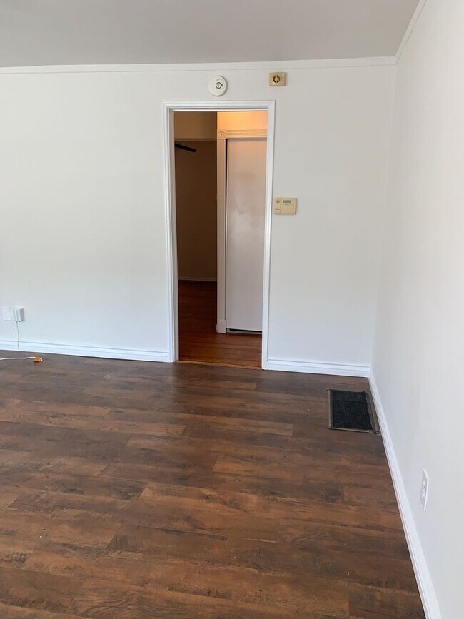 Building Photo - Curlew