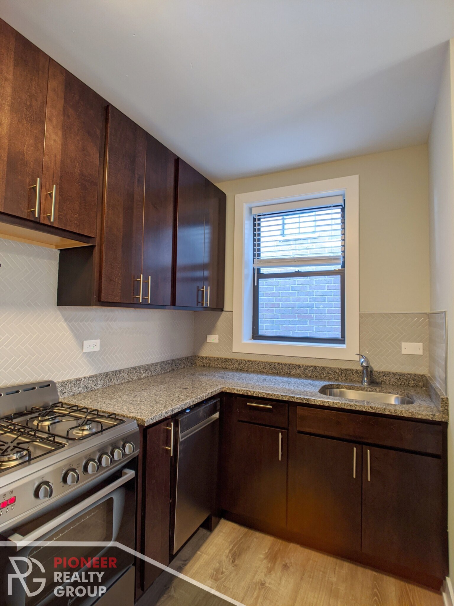 Building Photo - 437 W Belden Ave