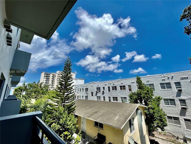 Building Photo - 836 SW 2nd St