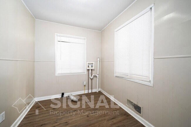 Building Photo - 5117 Highland Ave