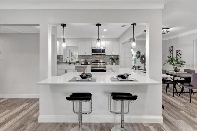 Building Photo - 6660 17th Ln N