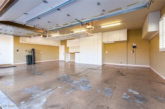 Building Photo - 9805 Queen Charlotte Dr