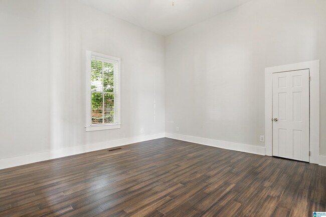 Building Photo - 4014 5th Ave S