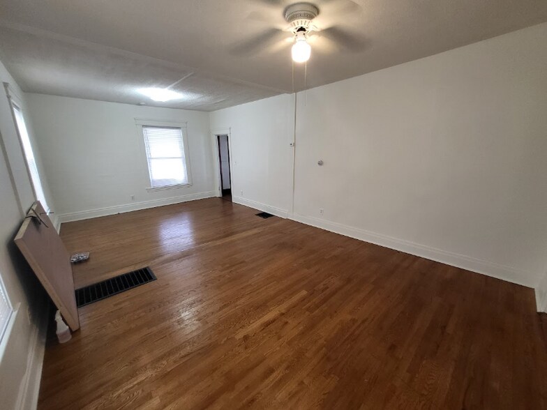 Building Photo - 225 Marlborough Rd