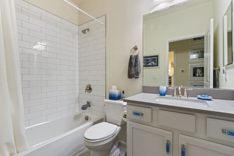 Building Photo - 1940 Shadow Lake Dr