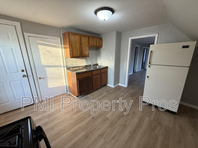 Building Photo - 3806 W Rohr Ave